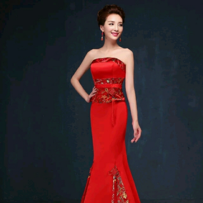 抹胸旗袍真的太美了,个个似出水芙蓉,就连西方美女也喜欢穿