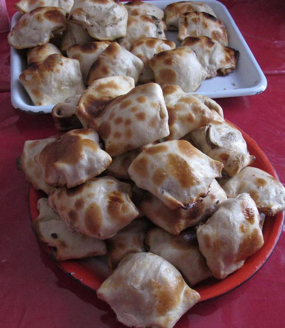 城市小吃地图#伊犁的包子,有烤制的,煎制的,蒸制的,方法各异,滋味也