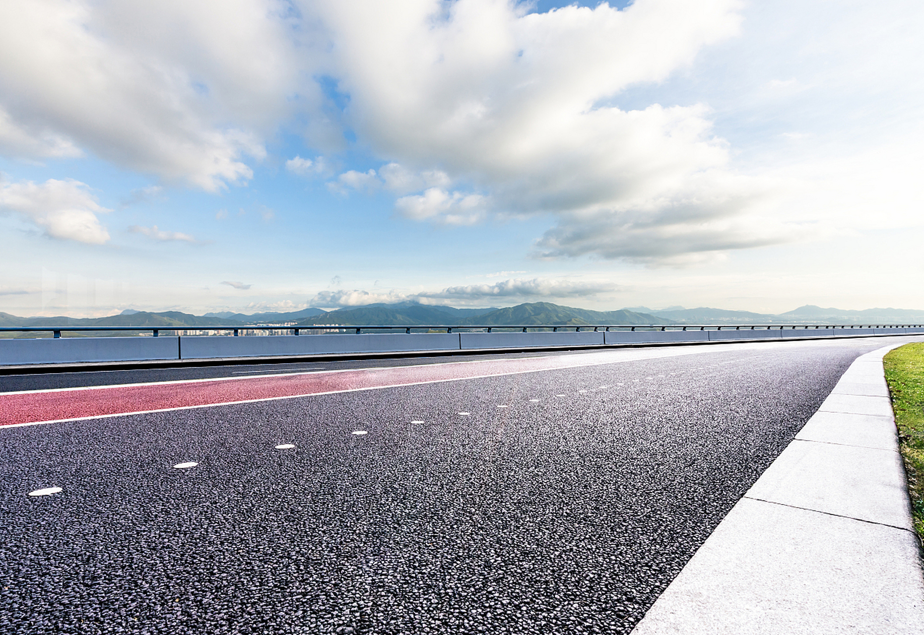 镜头里的春天#春季滨海路这条风景秀丽的公路位于大连市南部,蜿蜒