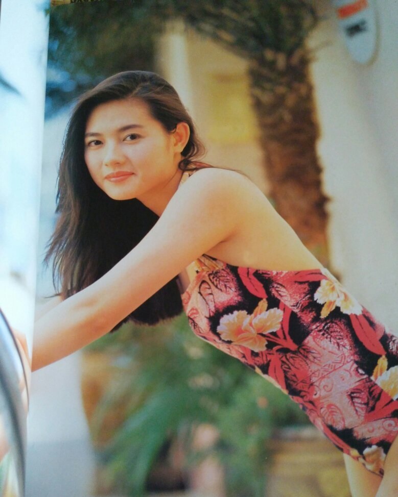 图为1991年《海南抒怀》性感美女挂历,那时刚刚改革开放没有多久,新鲜