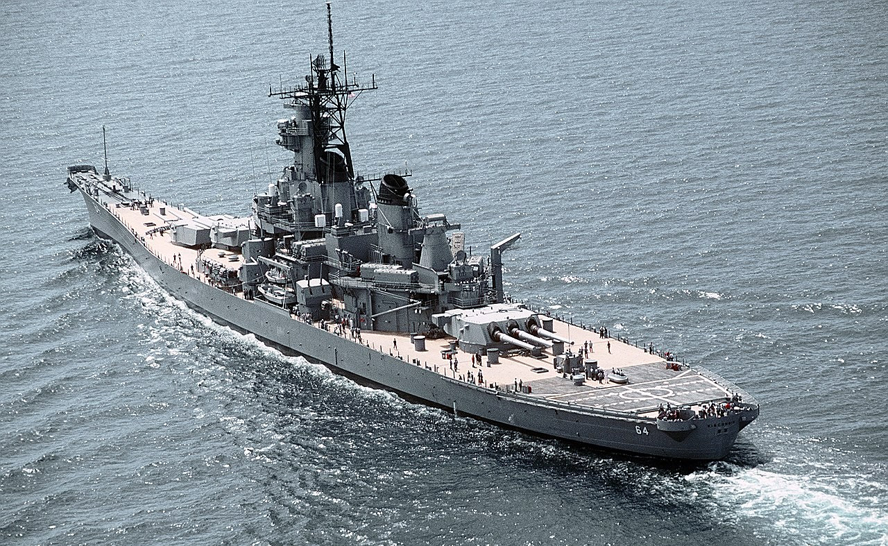 依阿华级战列舰在保持南达科他级防护水平的基础上重点提高航速,搭载