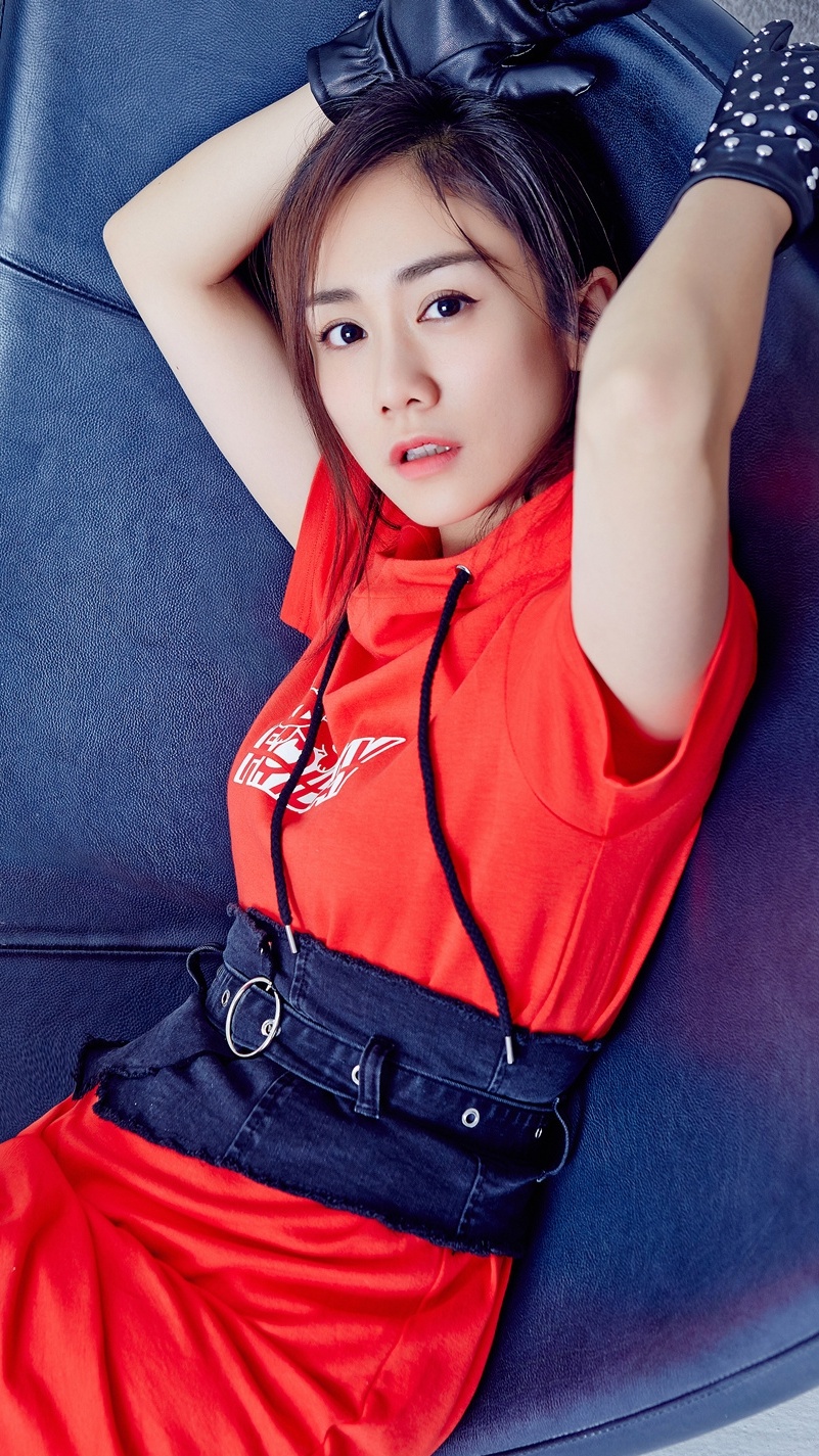 刘芸精美壁纸:看天上云卷云舒,望亭前花开花落