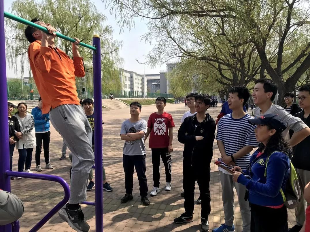 大学生体测:1000米2分59秒,跳远2.95米,引体向上38个,真棒!