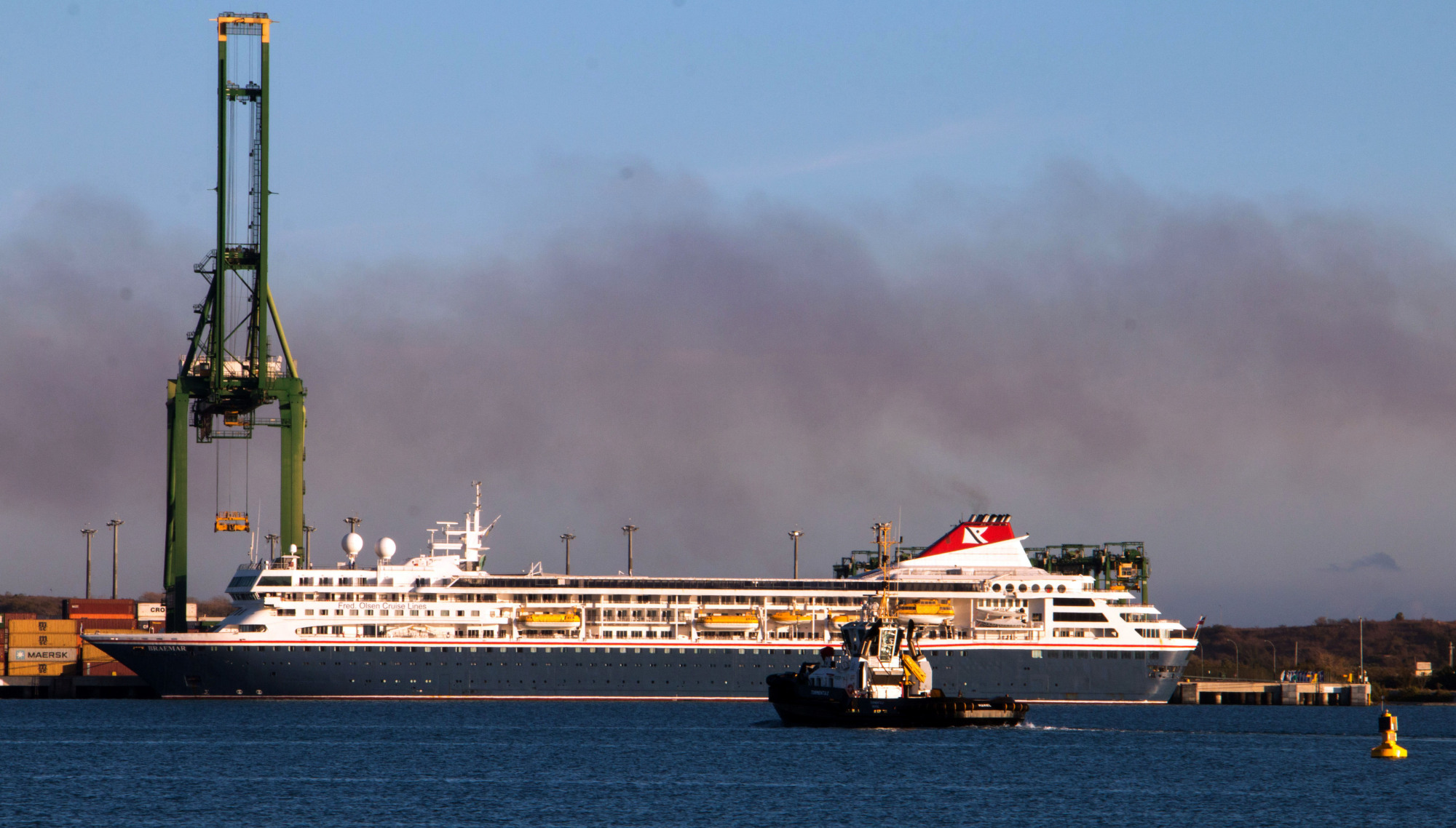 发生新冠肺炎疫情的"布雷马"号邮轮抵达古巴港口