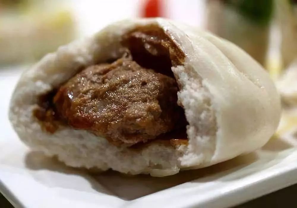 好多早餐店的肉包子和菜包子一个价,这年头,难道青菜堪比猪肉价