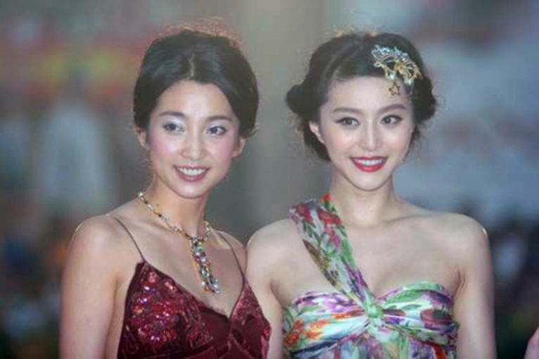范冰冰与李冰冰各个时期的合影,你觉得哪位"冰冰"更美?