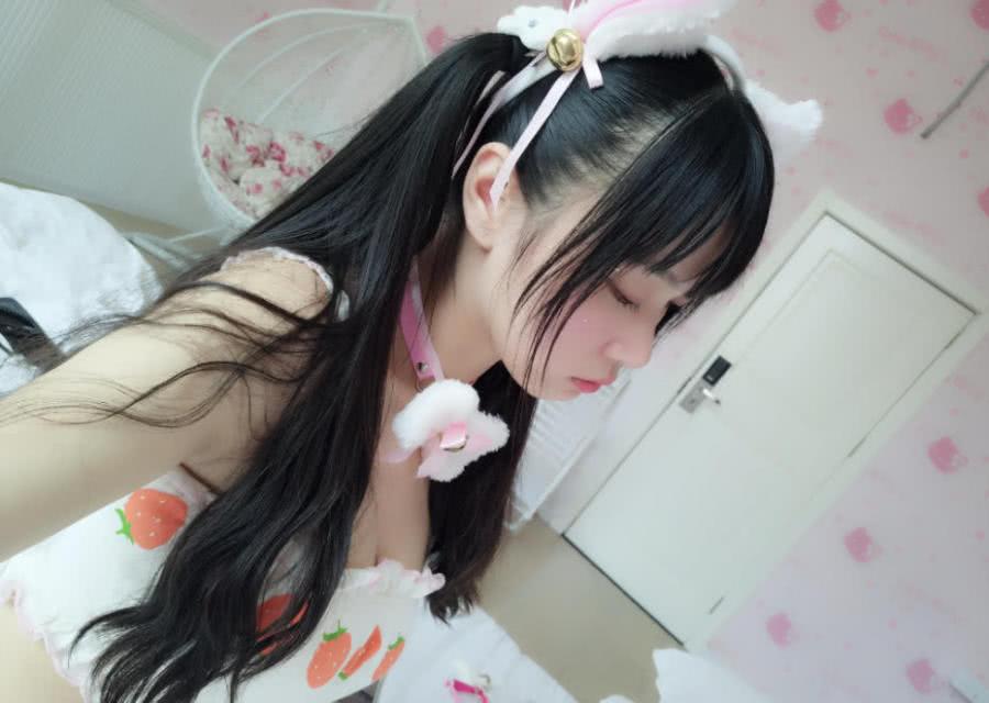 赛高酱被人打赏20万,连夜放出短裙福利照,萝莉一姐并非浪得虚名