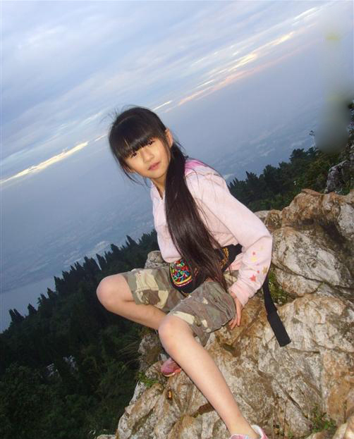 其实小彩旗小时候也美得很清新脱俗!