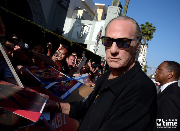 超能先生&弹力女超人大秀最萌身高差!