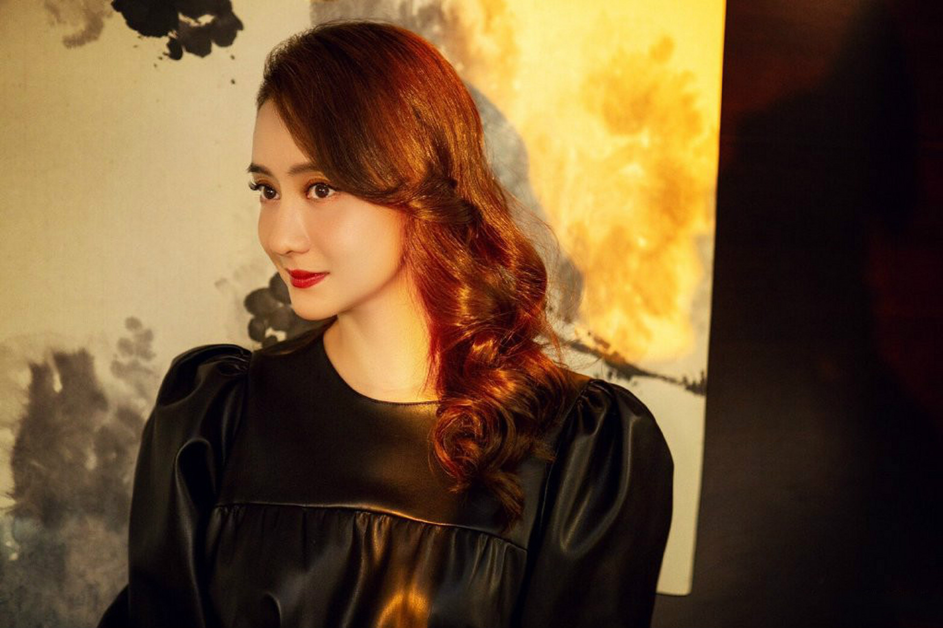 陈德容"琼瑶女神",45岁穿紧身打底裤配白色短靴,精致的脸小花们都要