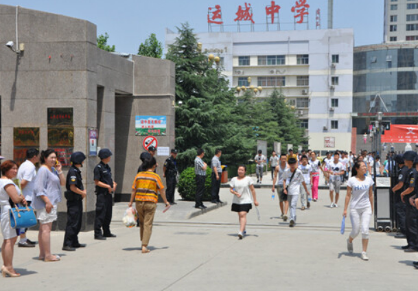 力行中学和运城中学相比,哪个学校更好一点?