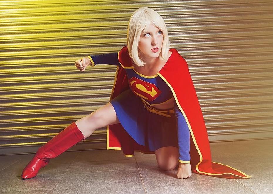 女超人cos,网友:当超人还能穿恨天高吗?需要时能拿来当武器?