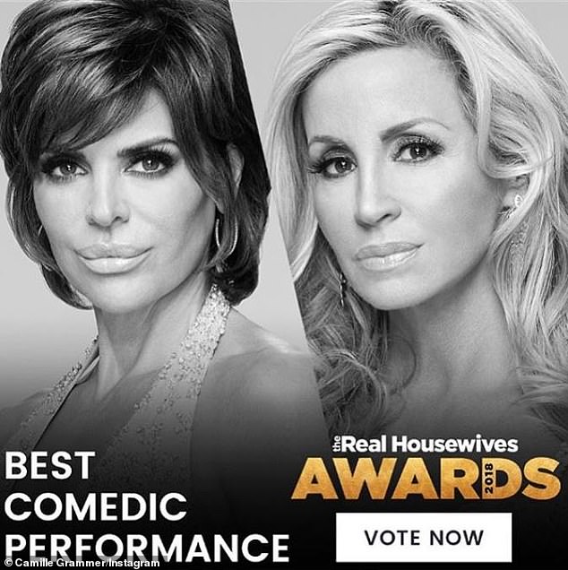 新娘camille grammer分享她在夏威夷的招待会上的照片