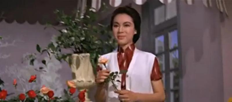 《玫瑰我爱你》秦剑拍摄于1966年的爱情文艺片，经典有质感