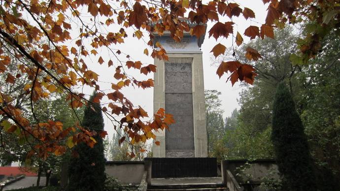 吕不韦墓冢封土高大,位置明显,为何秦始皇派很多人都没找到?