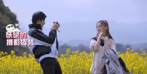 金瀚帮杨超越拍上百张照片,并夸她漂亮,每张照片都完美!