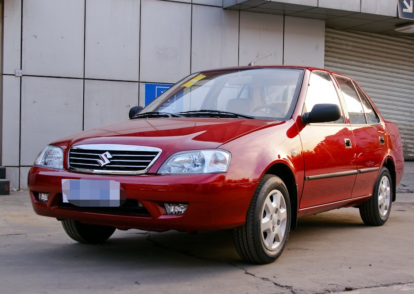 仍然采用了标志性的多边形中网,面积相较老款有着一