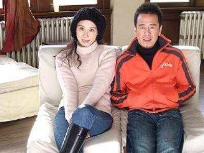 杨坤小21岁漂亮女友曝光,网友:老牛吃嫩草,也该结婚了