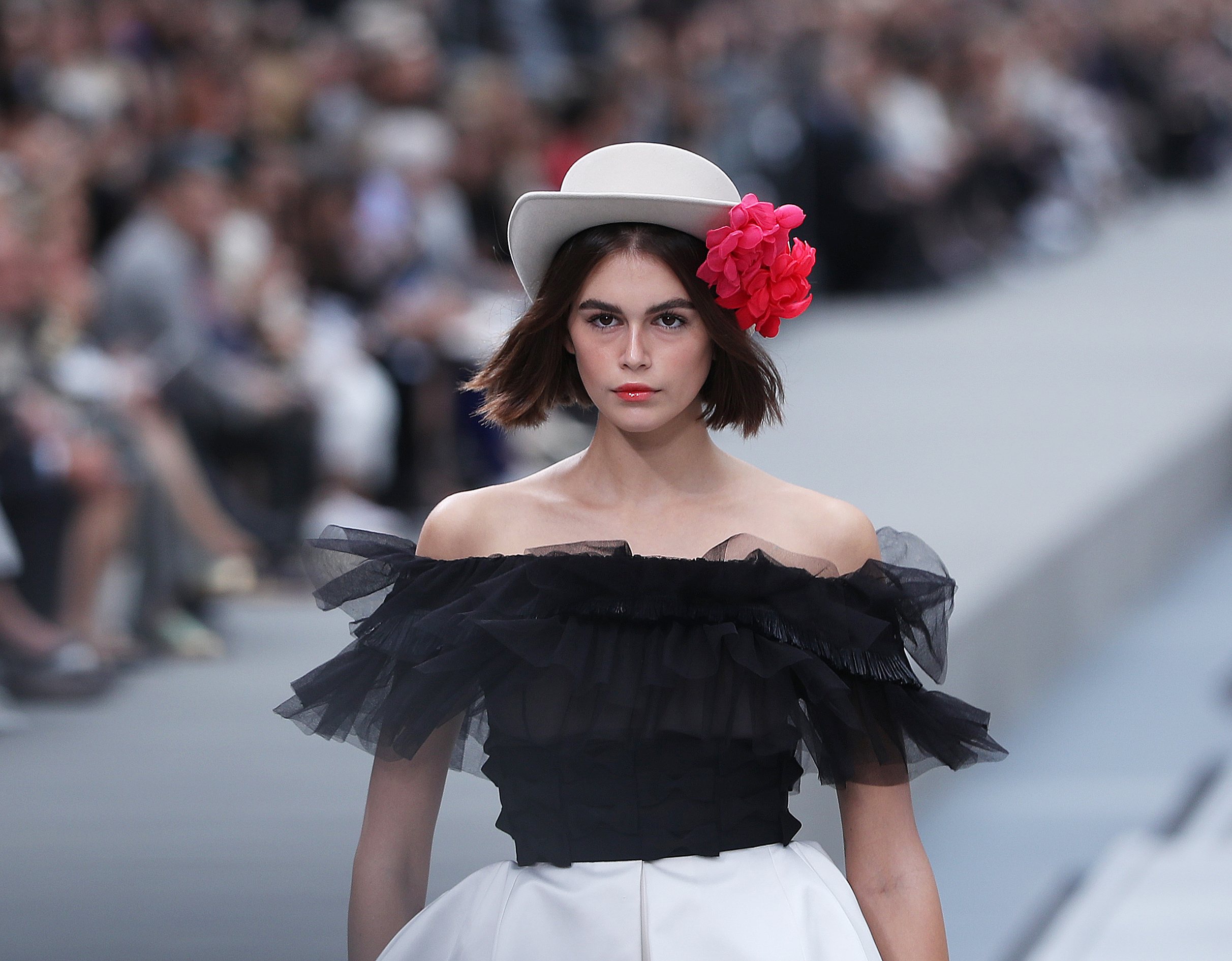 巴黎时装周:屋顶上的香奈儿时装秀