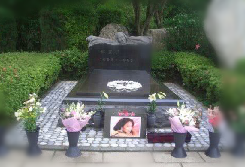 5位明星的墓地:邓丽君仍有人祭拜,李小龙有人守墓,而他们?