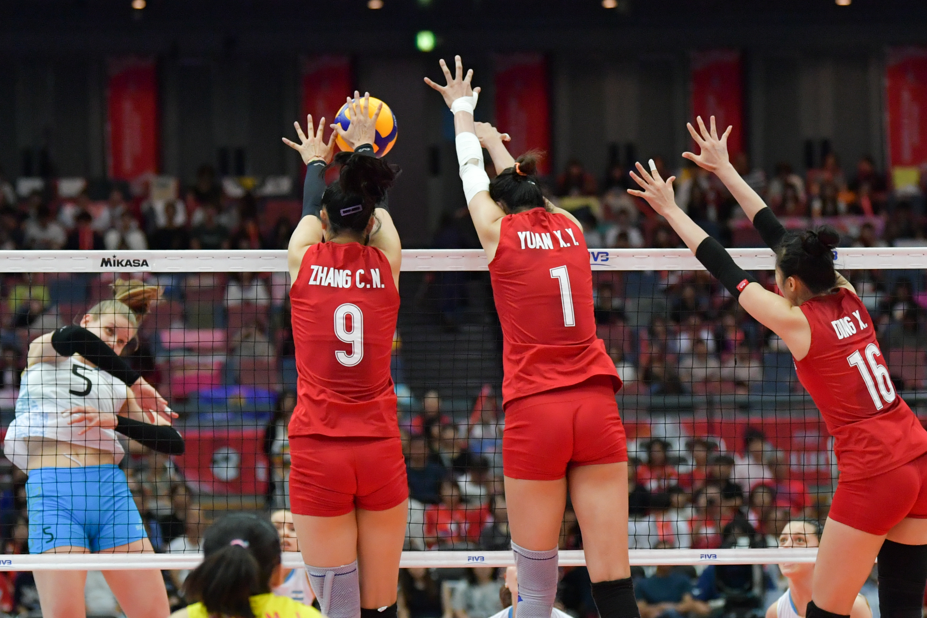排球——女排世界杯:中国队十一连胜 成功卫冕(2)
