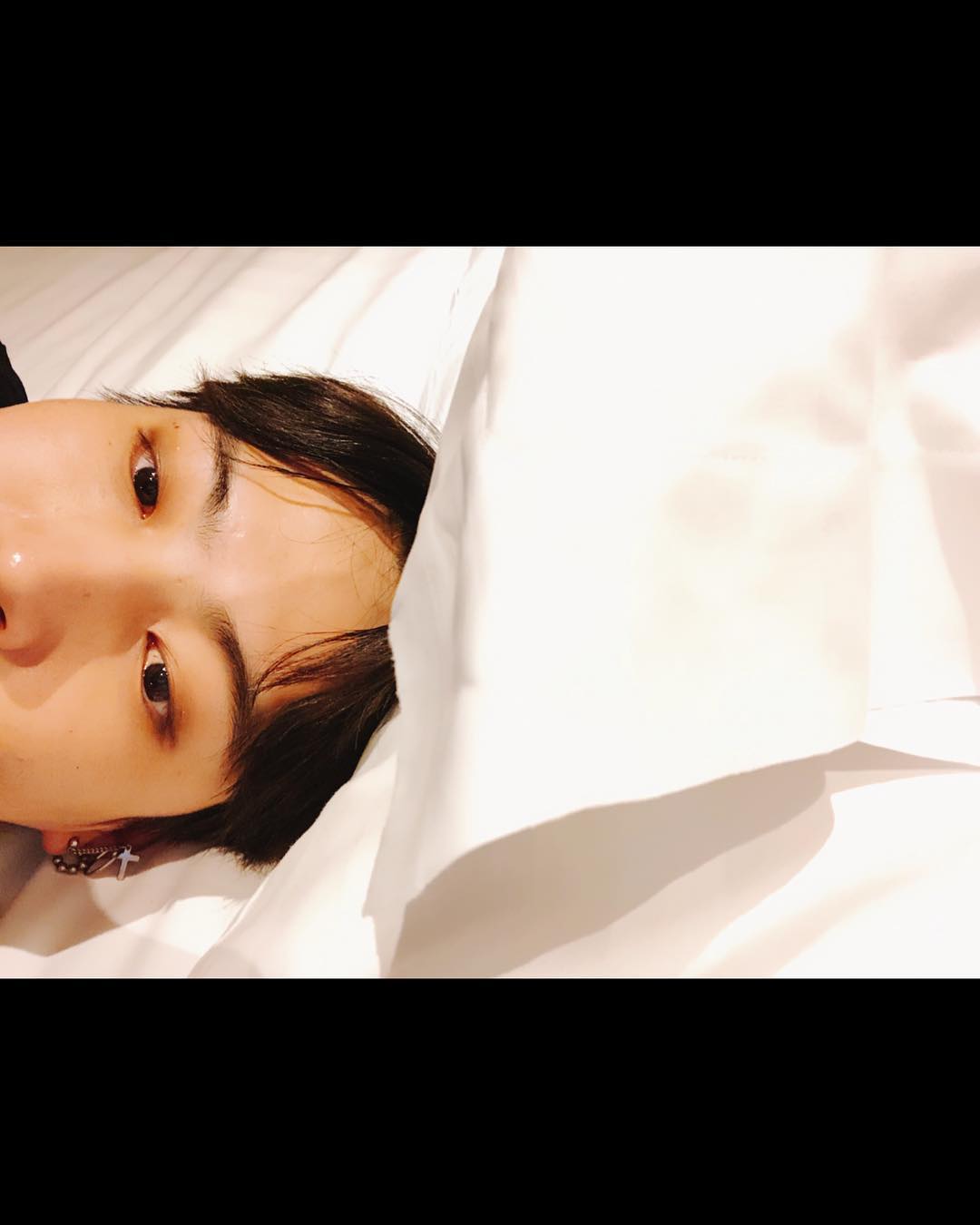 睡前自拍问候粉丝 林在范:感谢所有人送来的生日祝福