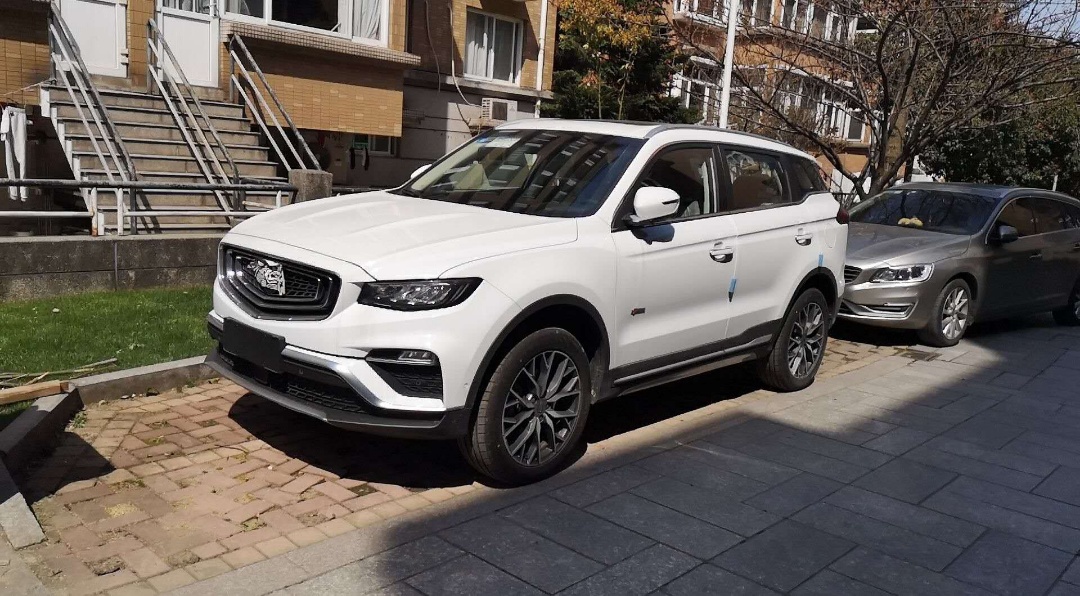 工厂实拍2019款吉利博越,尺寸更大,颜值更高,油耗更低,会火?