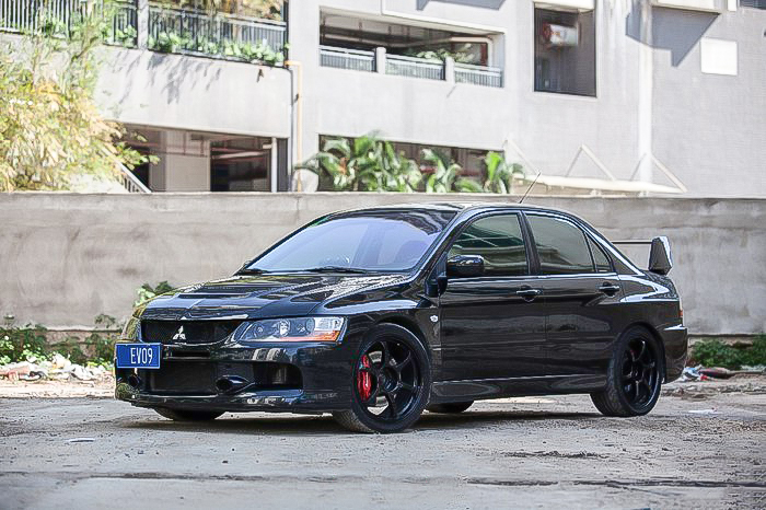 三菱evo 9在08年并没有正式在国内推出,国人接触这款车型的方式绝大