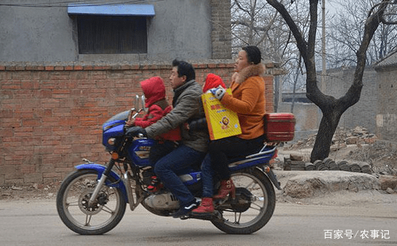 以前農民熱衷的摩托車,為啥紛紛遭