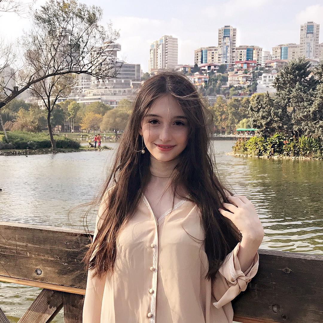 纯粹靠颜值走红的土耳其小仙女