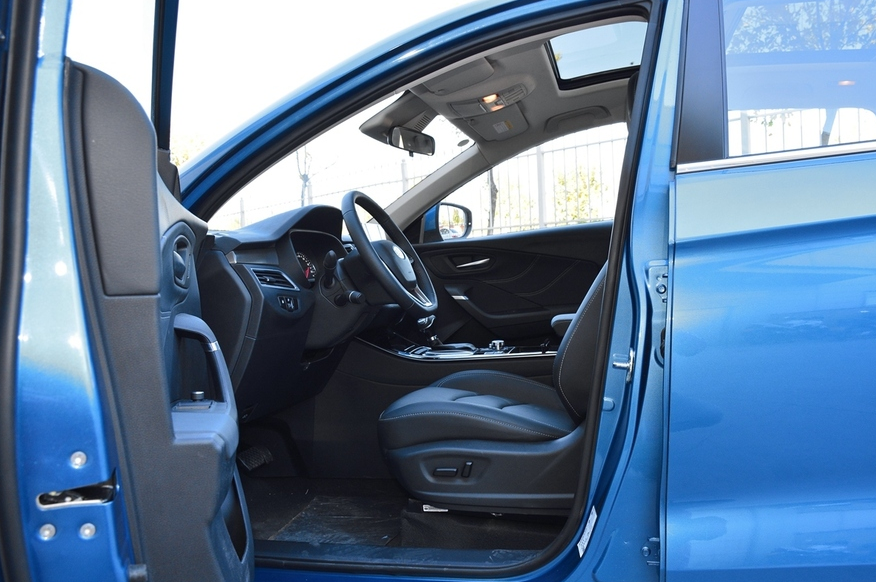 骏派d80,造型非常新颖,非常有运动感,深受人们的喜爱