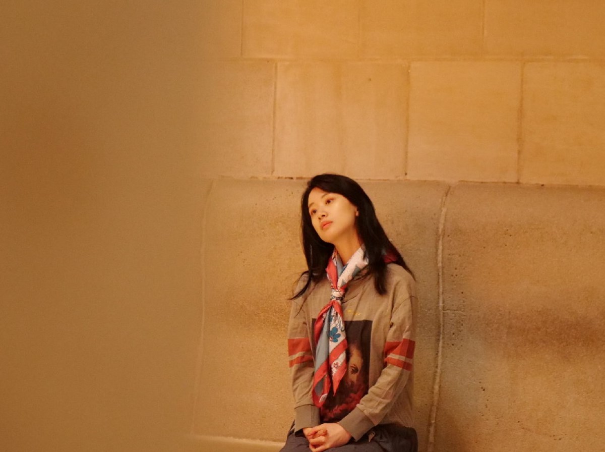 李梦微博晒游客照 清新文本气质满满