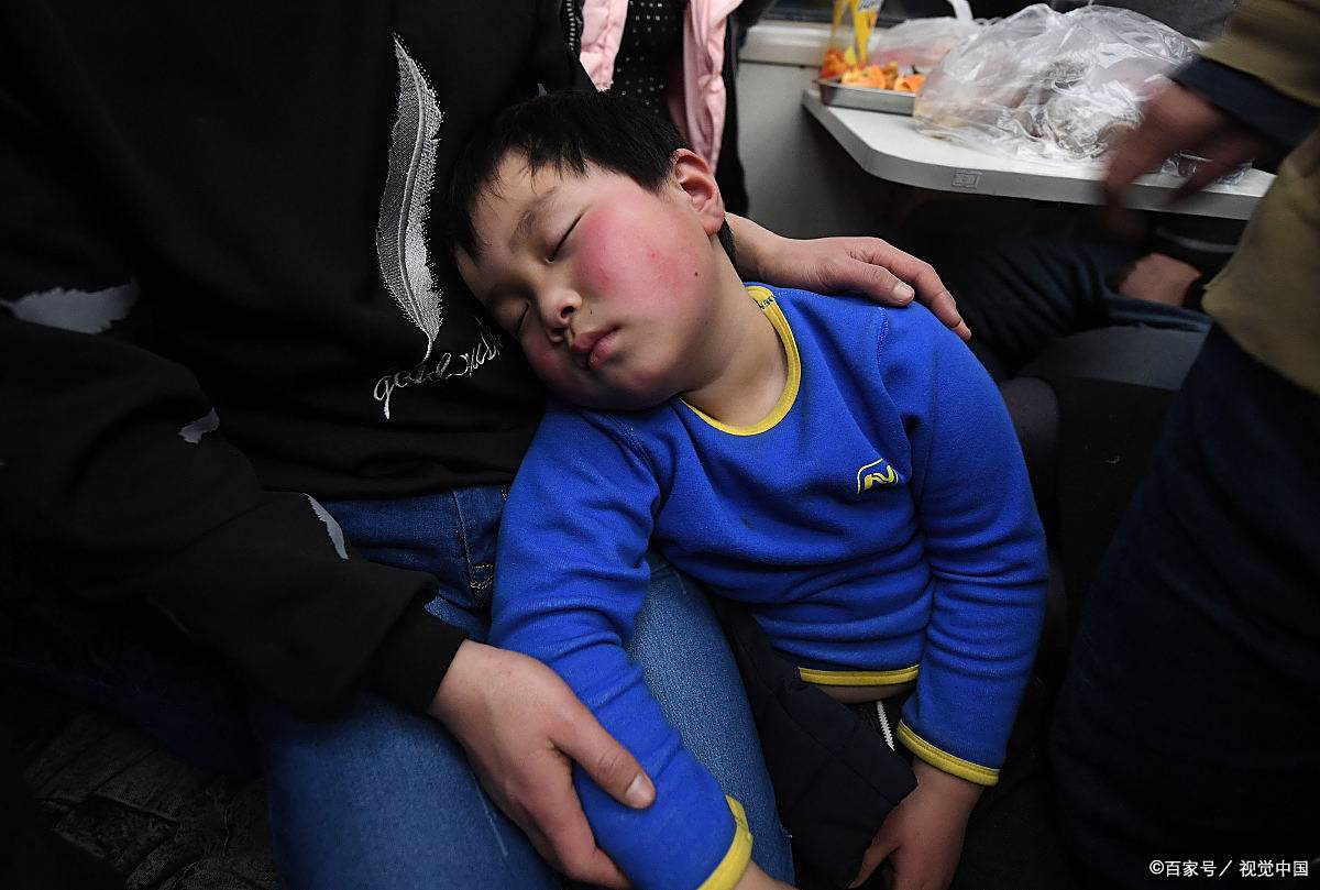 10岁男童物业大厅捉迷藏触电身亡,家属道出背后原因,物业回应了