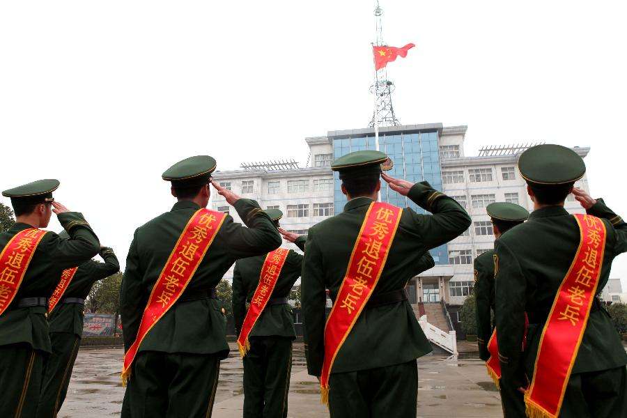 目送——老兵的背影