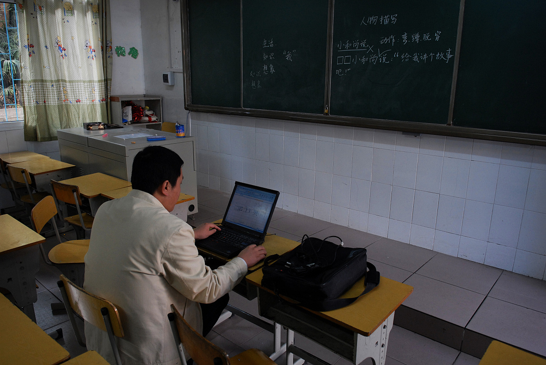 979797 保定学院惊现"监控狂魔"!