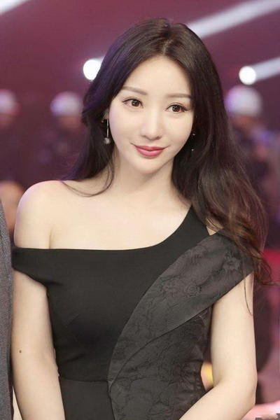 想不到吧,你们的柳岩大女神,也已经是接近40的女人了!