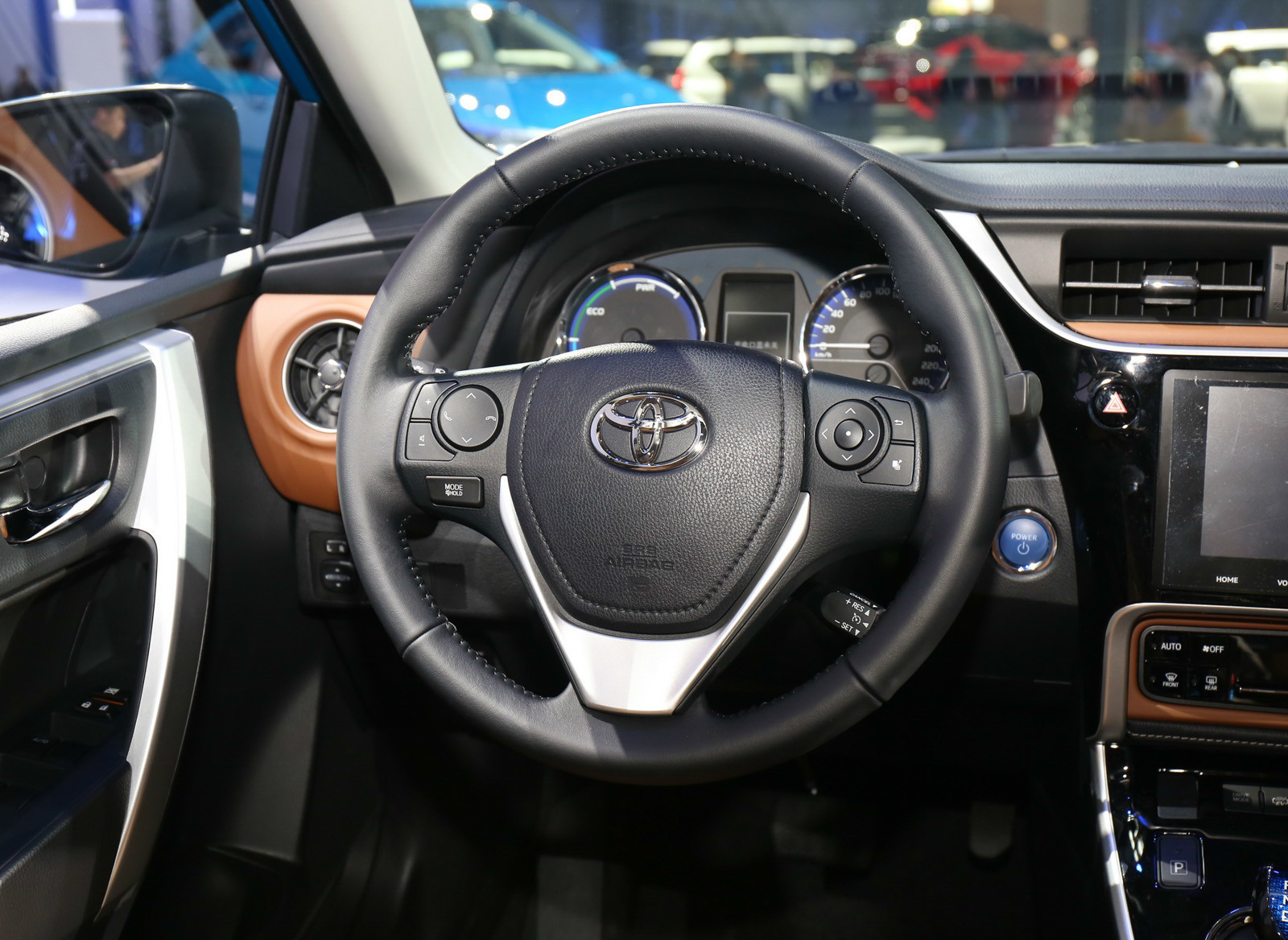 品鉴一款雷凌双擎的外观和内饰之美