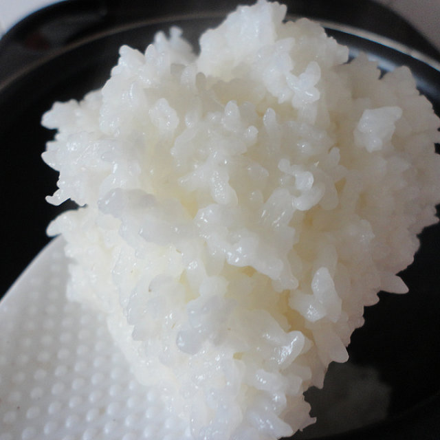 自己蒸的白米饭,晶莹剔透,香气浓郁