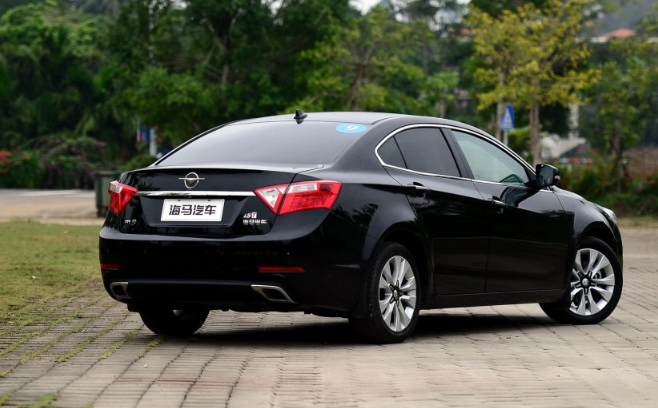 海马m8的车身长4845mm及轴距2800mm,可以提供不错的乘坐舒适性