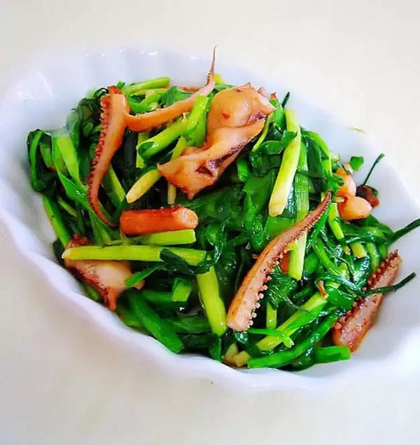 鱿鱼须炒韭菜,鲜香四溢,让你停不下来