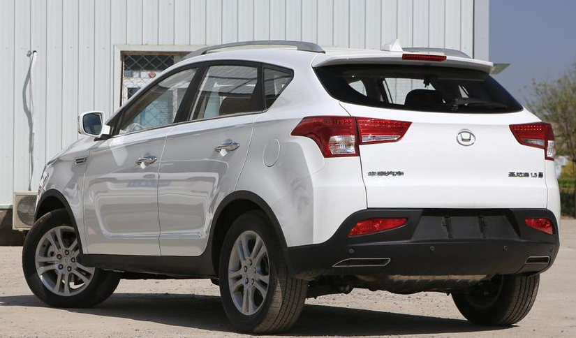 华泰圣达菲2017款1.5t汽油手动两驱精英型,绚丽耀眼,真的很高级