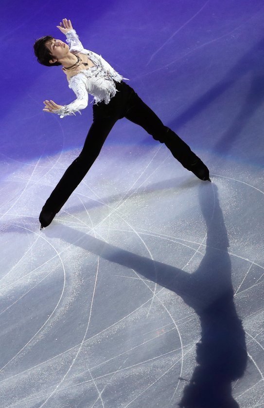 翩若惊鸿,婉若游龙!羽生结弦出战平昌冬奥会花样滑冰表演赛