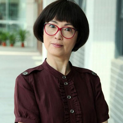 因台词过多,星爷允许她后期配音,她执意不肯却造就经典