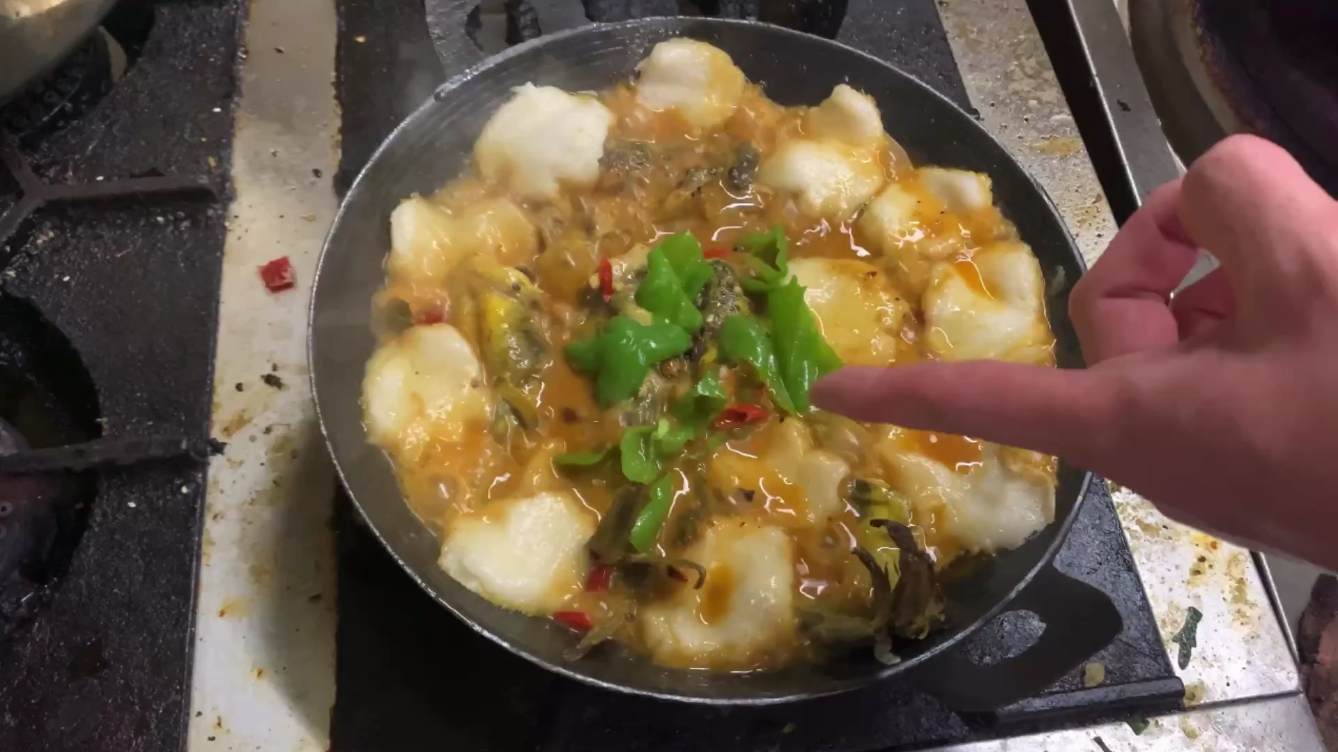 黄颡鱼试试农家小院的做法,一锅成菜天冷吃着特别暖和!