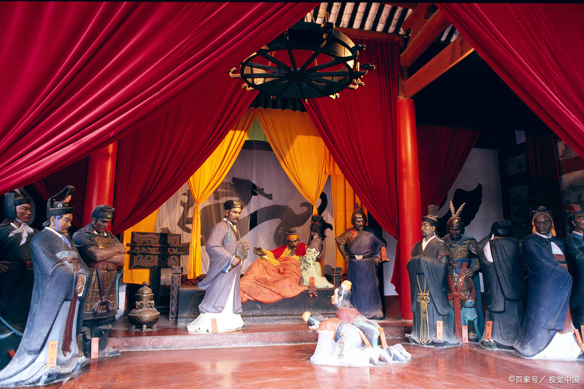 观世界第一小寨天坑,赏刘备托孤之白帝城,游夔门天下雄