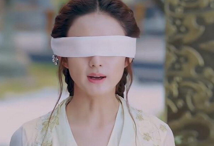 蒙上双眼的古装女星,赵丽颖美,杨幂有气质,看到最后一个想骂人