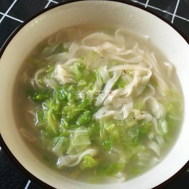 白菜手擀面,手擀面不是重点,重点都在小菜上,太香了!
