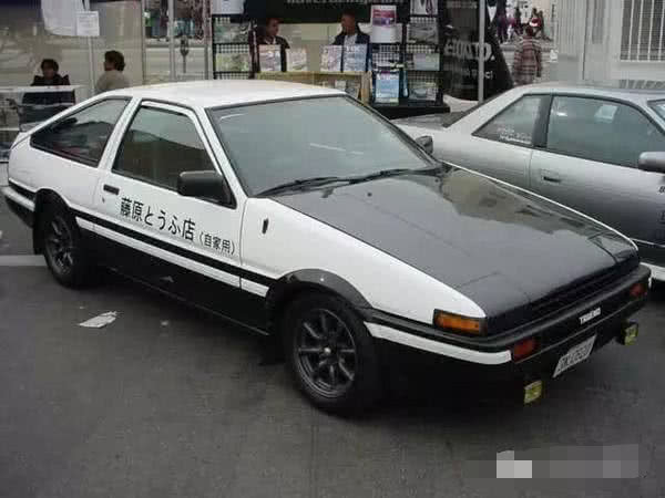 小伙将老旧普桑改造成“AE86”,车贩出价20万,车主:不卖 小伙将老旧普桑改造成“AE86”,车贩出价20万,车主:不卖