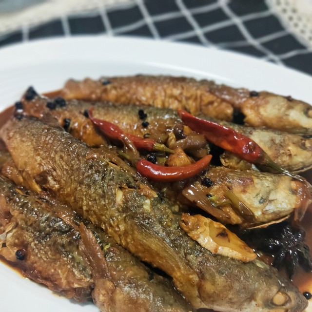 红烧梭鱼,酱香浓郁,新鲜美味