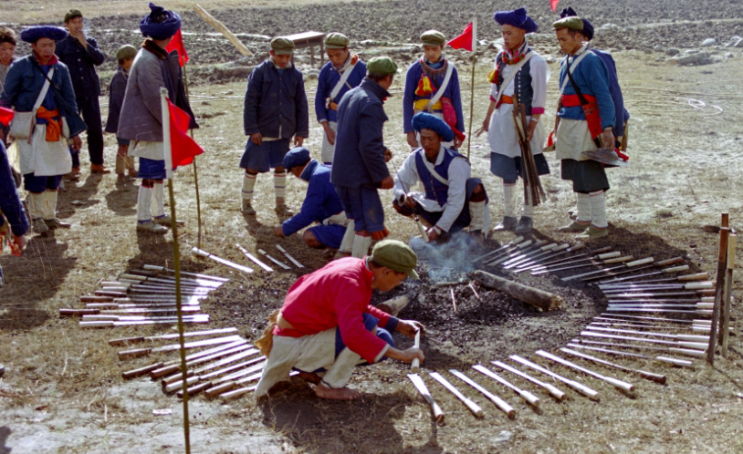 傈僳族刀杆节:看完这个,估计你也想过过"上刀山,下火海"的瘾